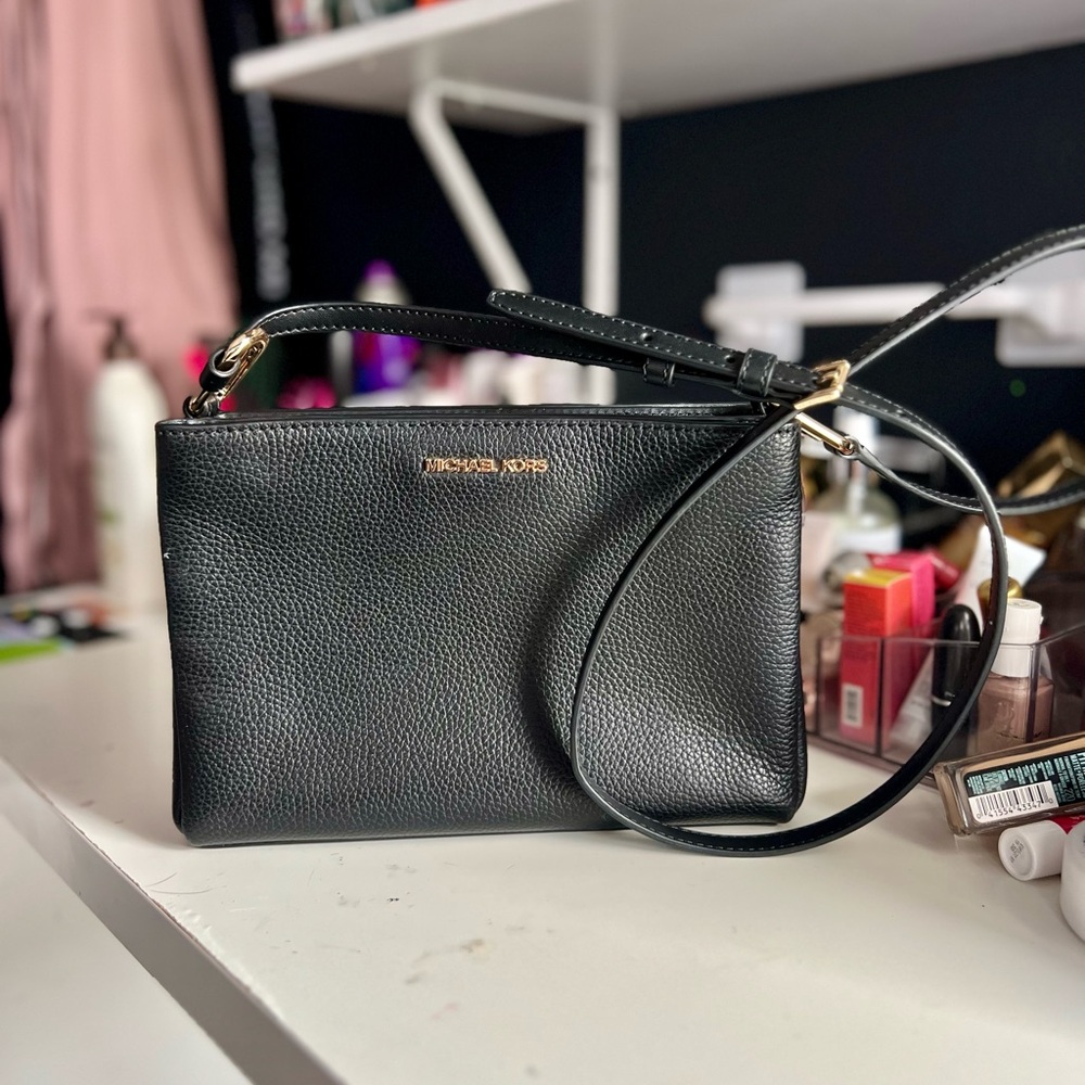 Michael Kors Black Crossbody Bag with Sleek Design